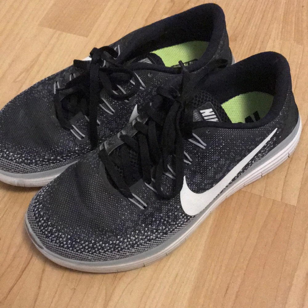 Nike Tennis Shoes